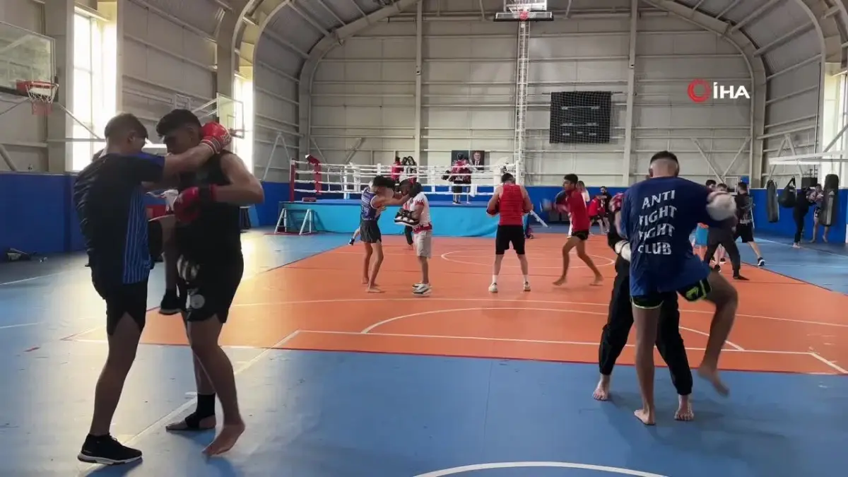 Gençler Muaythai Milli Takımı, 26 sporcu ile dünya şampiyonasında mücadele edecek