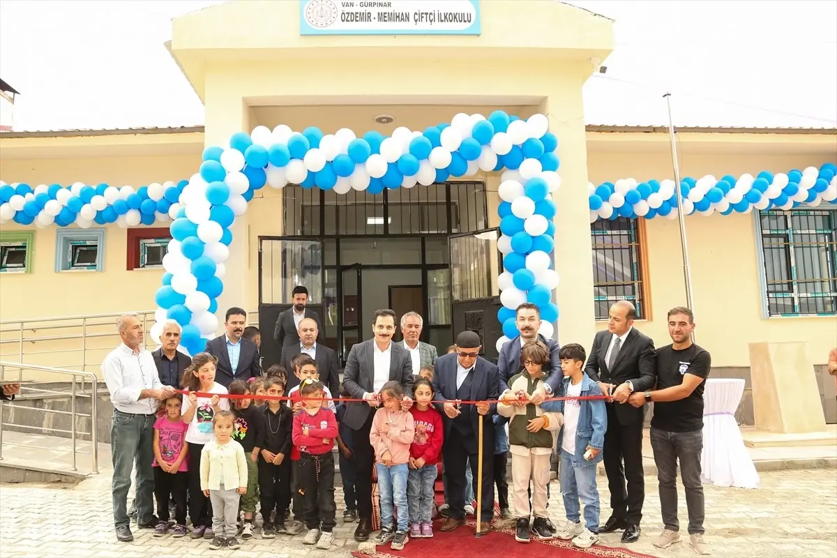 Van'ın Gürpınar ilçesinde yeni okul açıldı