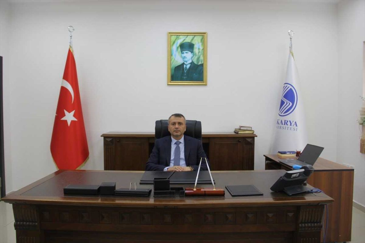 SAÜ İlahiyat Fakültesi Dekanlığı'na Prof. Dr. Hasan Meydan atandı