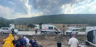 Tokat'ın Erbaa ilçesinde yan yatan tırın sürücüsü yaralandı