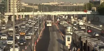 İstanbul'da okulun ilk günü trafik yoğunluğu yaşandı