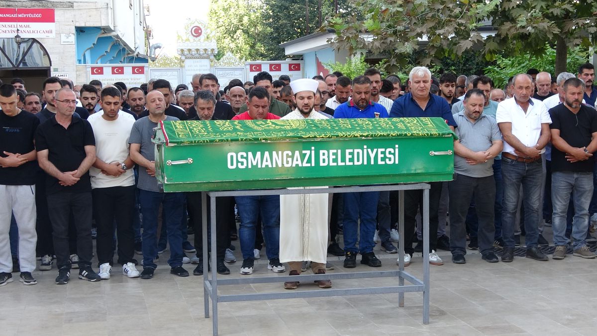Kaykay kazası sonucu hayatını kaybeden genç toprağa verildi