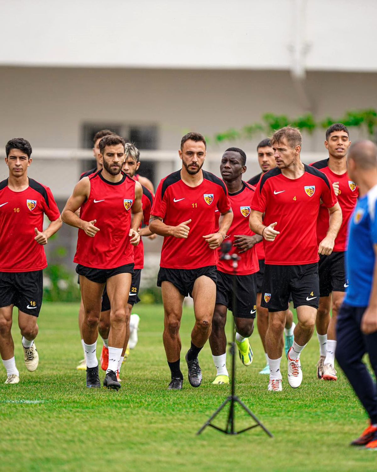 Kayserispor, 9 günde 3 lig maçına çıkacak