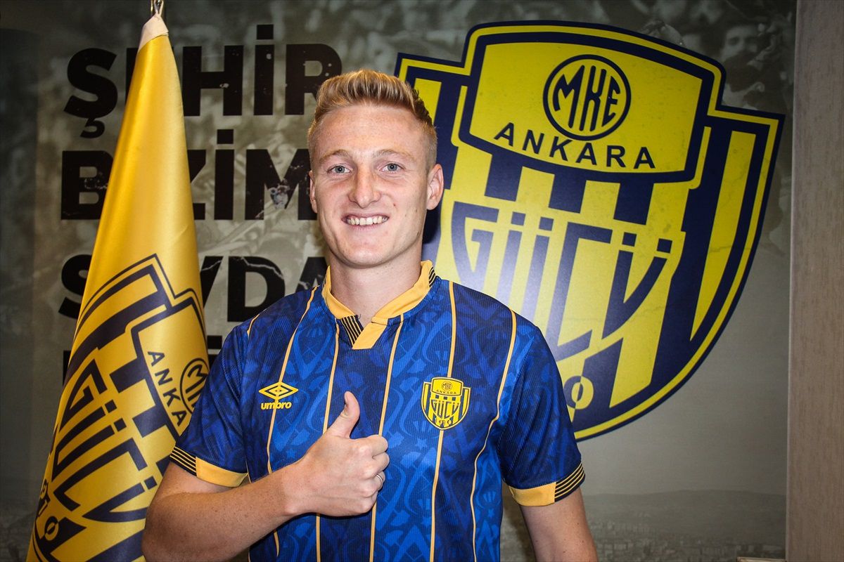 MKE Ankaragücü, Macar kanat oyuncusu Kevin Varga'yı transfer etti