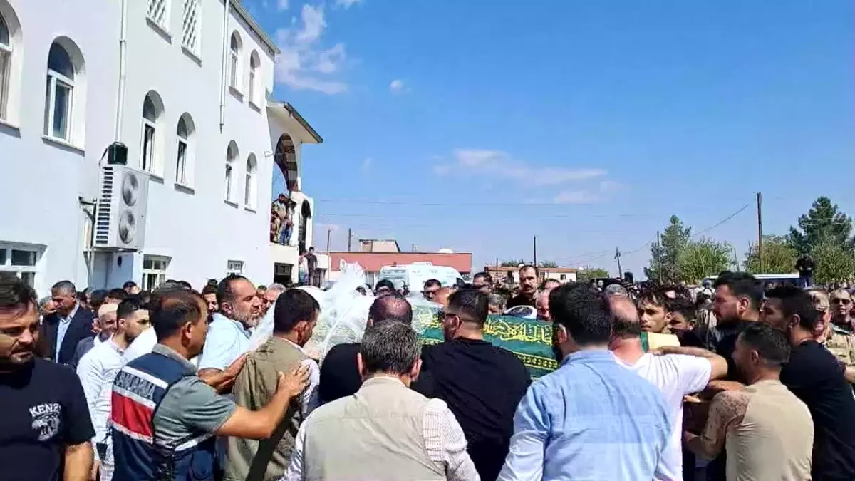 8 yaşındaki Narin Güran'ın cenazesi toprağa verildi