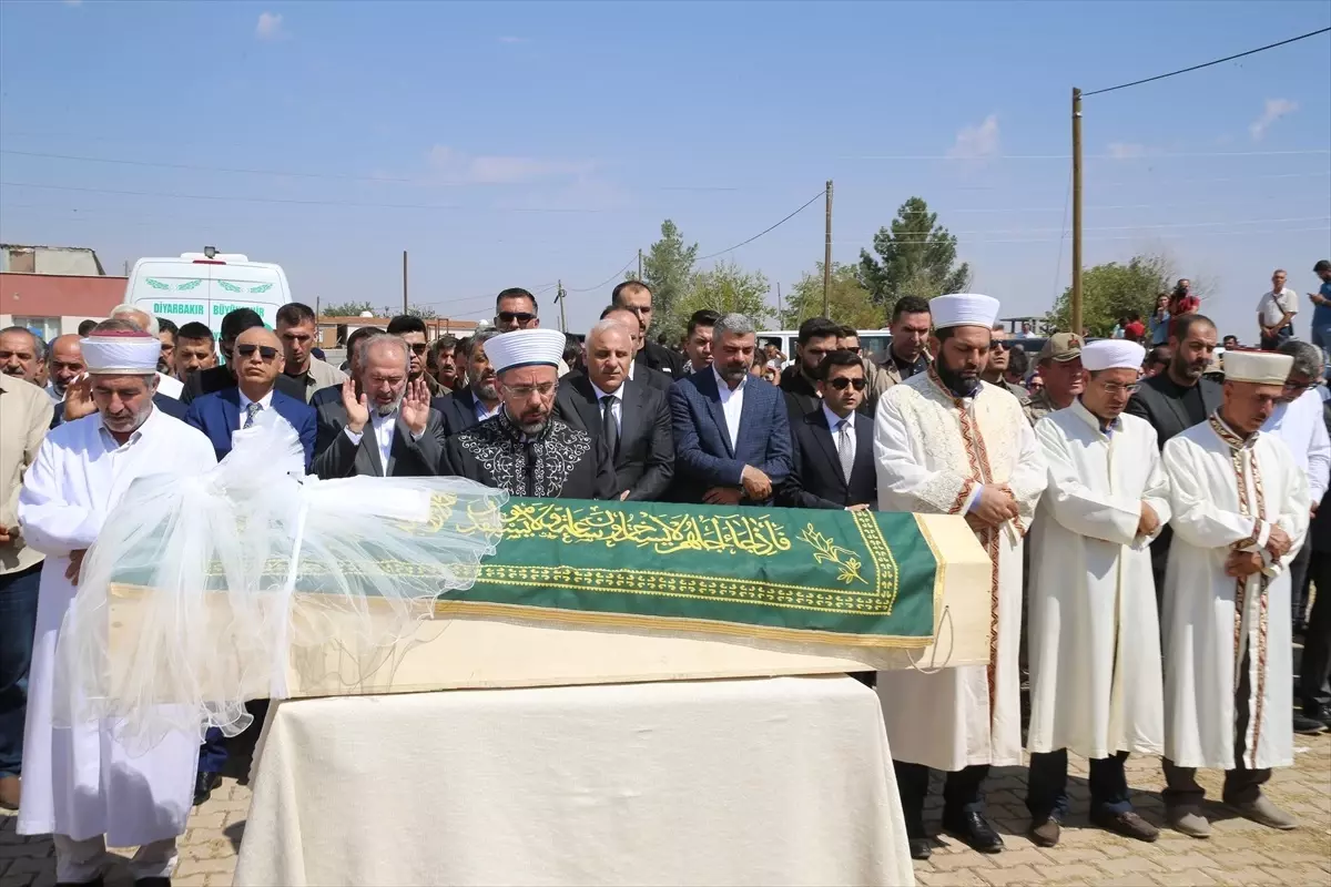Narin'in tabutuna neden duvak koyuldu? 8 yaşındaki Narin'in tabutuna gelin duvağı neden koyuldu?