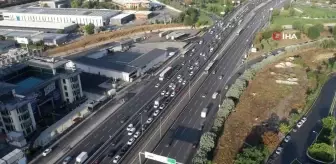 İstanbul'da Okulların Açılmasıyla Sabah Trafik Yoğunluğu Oluştu