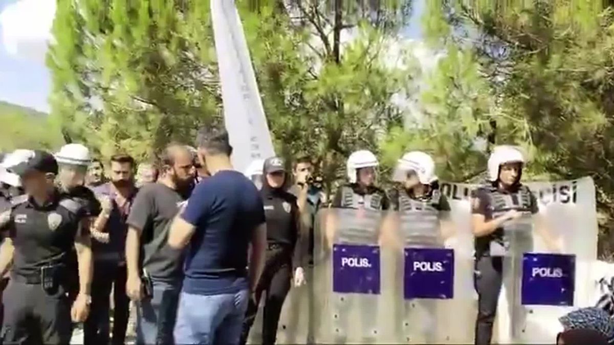 Polonez Fabrikası İşçilerine Polis Müdahalesi