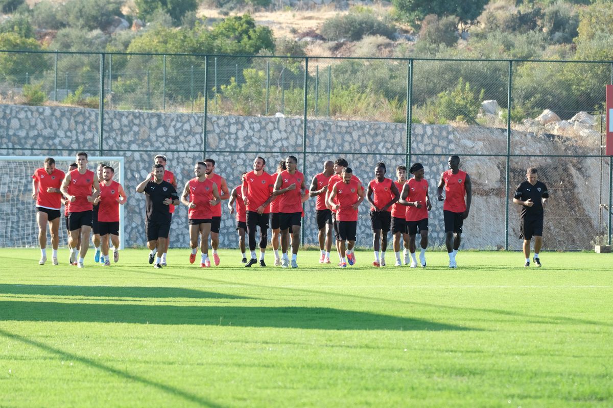 Hatayspor, Rıza Çalımbay ile ilk antrenmanını gerçekleştirdi