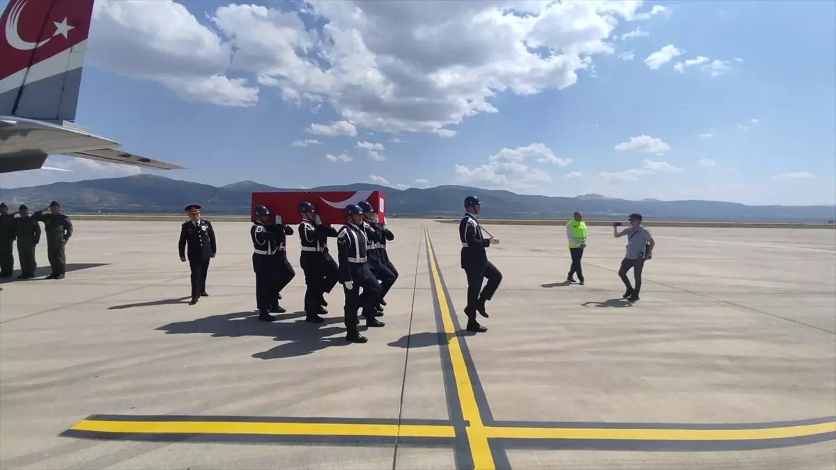 Şehit Jandarma Uzman Çavuş Orhan Burak Büyükçaylı'nın Cenazesi Isparta'ya Getirildi