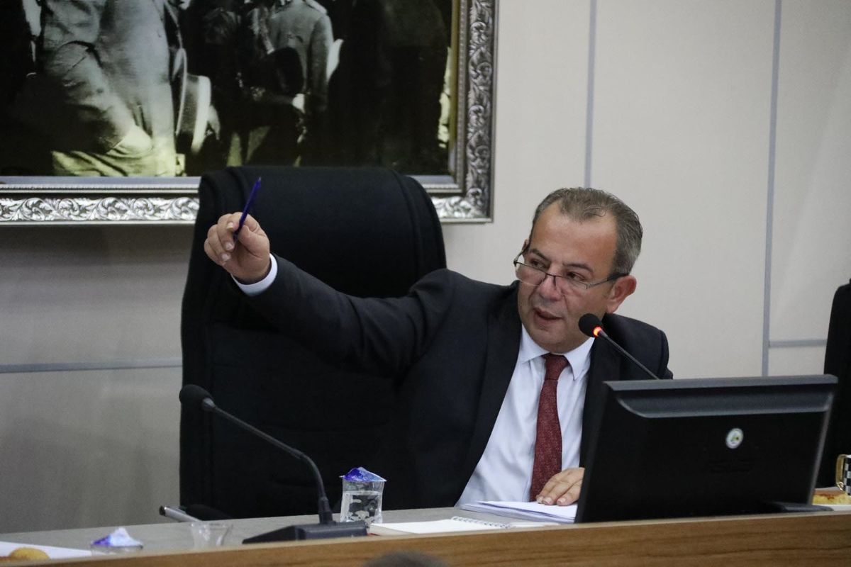 Bolu Belediye Başkanı Tanju Özcan, Düzce Belediye Başkanı Faruk Özlü'ye tepki gösterdi