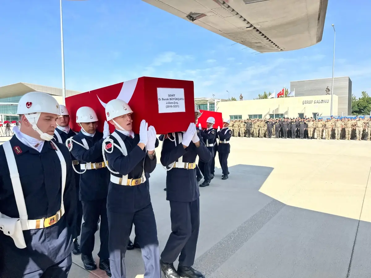 Tunceli'de Zırhlı Araç Kazasında Şehit Olan 4 Asker İçin Tören Düzenlendi