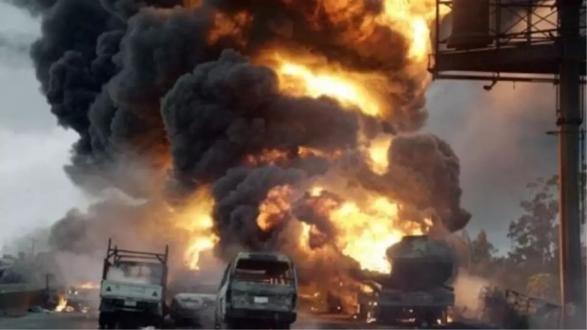 Yakıt tankeri kamyonla kafa kafaya çarpıştı! Patlamada 48 kişi hayatını kaybetti