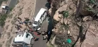 Yemen'de yolcu otobüsü devrildi: 16 ölü