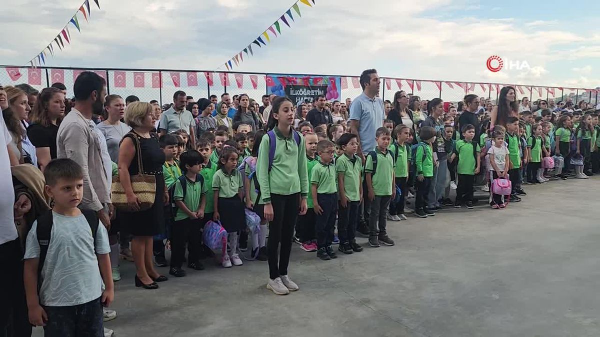 Zonguldak'ta öğrencilerin okul heyecanı, ilk ders zili çaldı