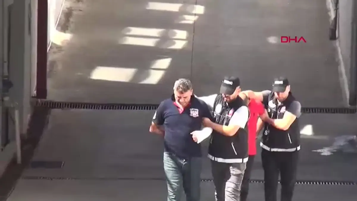 Adana'da Uyuşturucu Satıcıları Polis Baskınından Kaçarken Yakalandı