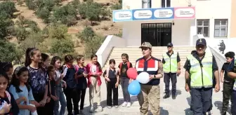 Hakkari İl Jandarma Komutanlığı Öğrencilere Trafik Eğitimi Verdi