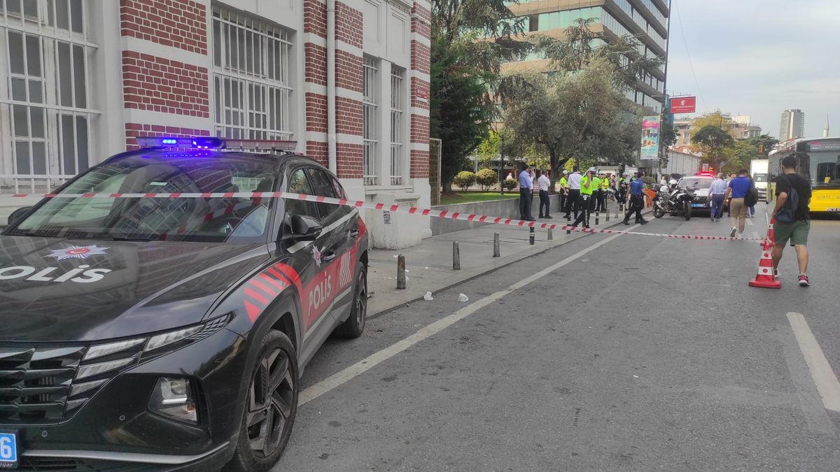 Şişli'de Polis Aracı Kaldırımda Yürüyen Kadınlara Çarptı