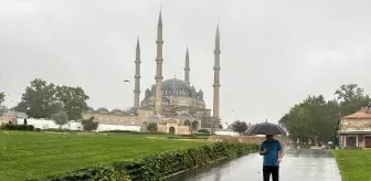 Edirne'de etkili olan sağanak hayatı olumsuz etkiliyor