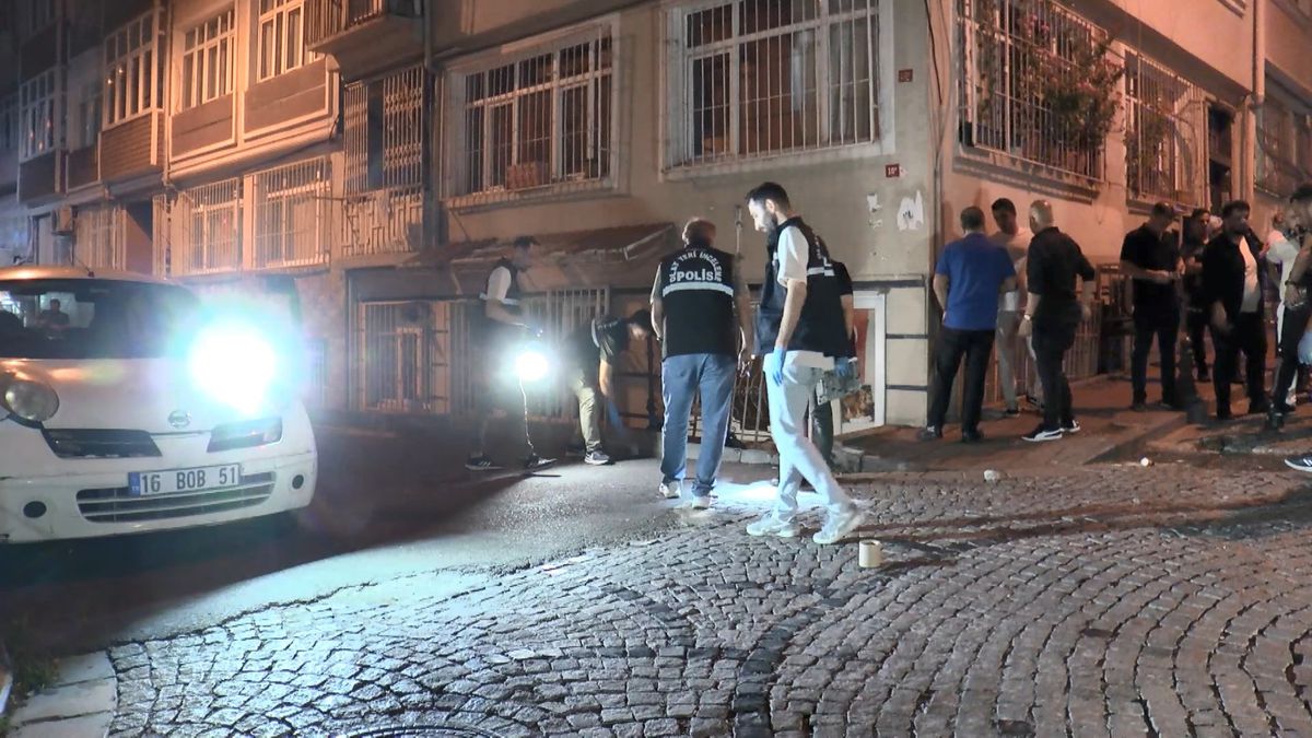 Fatih'te Polis İhbar Üzerine Adrese Gitti, Şüpheli Tarafından Ateş Açıldı