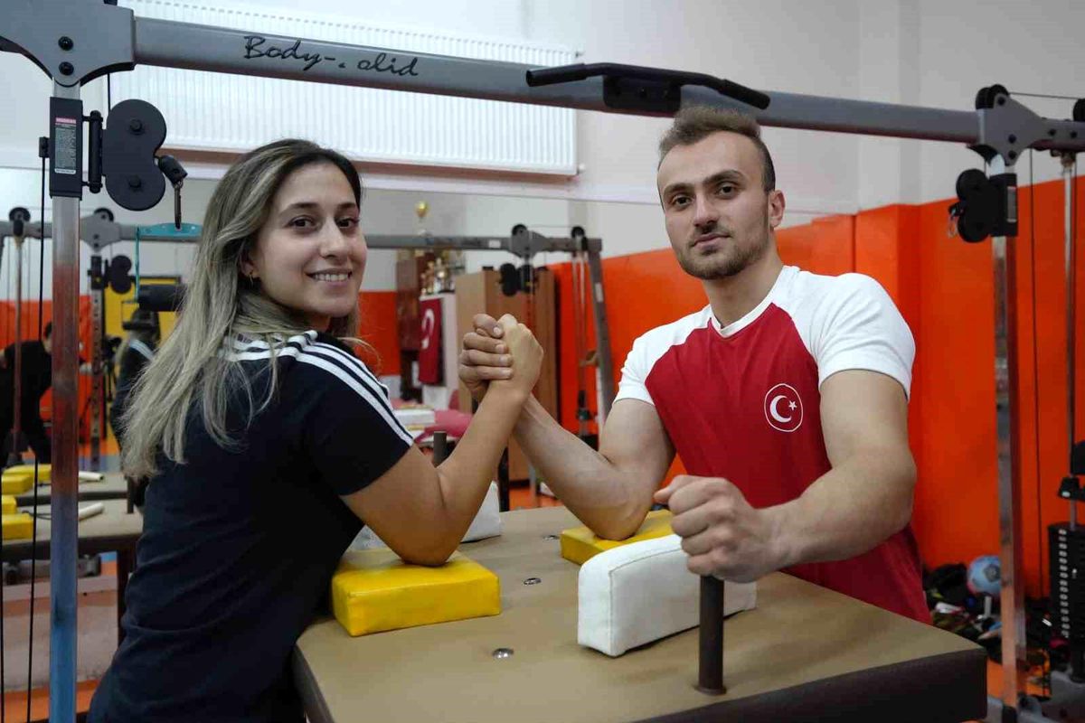 Gümüşhaneli Bilek Güreşi Sporcusu Dünya 3.'sü Oldu
