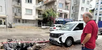 İzmir'de Sağanak Yağış: Yollar Göle Döndü, Araç Göçen Yolun İçine Düştü