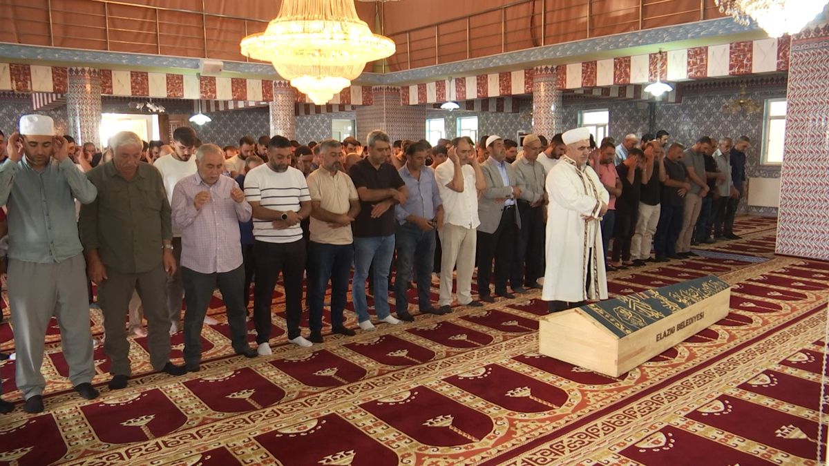 Elazığ'da Motosiklet Kazasında Hayatını Kaybeden Gençler Toprağa Verildi