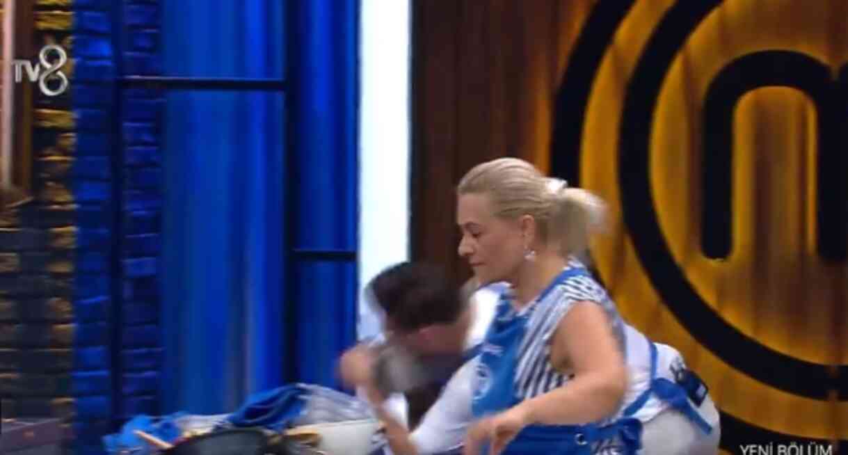 MasterChef Onur yüzü yandı mı? MasterChef 11 Eylül Çarşamba kızgın yağ kazasını kim yaptı, Onur'a ne oldu? MasterChef Onur yüzü yandı mı? MasterChef 11 Eylül Çarşamba kızgın yağ kazasını kim yaptı, Onur'a ne oldu?