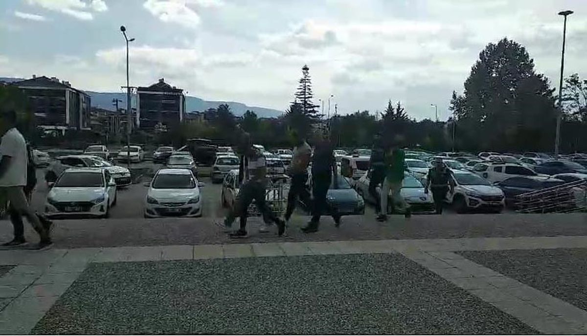 Bolu'da Kuyumcuyu Dolandıran Şüpheliler Yakalandı