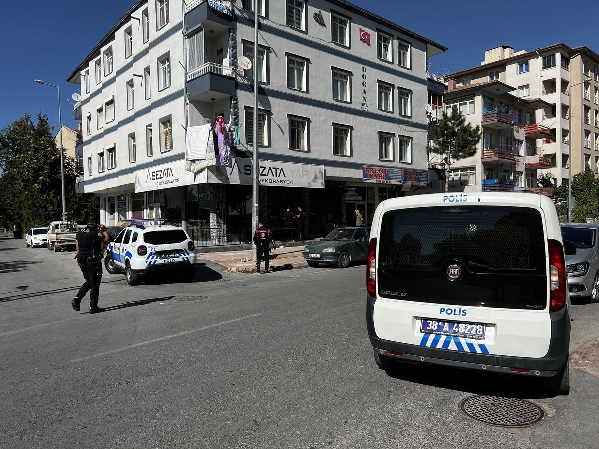 Komşu Tartışması Bıçaklı Kavgaya Dönüştü