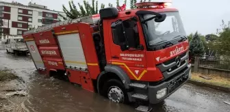 Turgutlu'da Sağanak Yağış Sonrası Cadde ve Sokaklar Göle Döndü