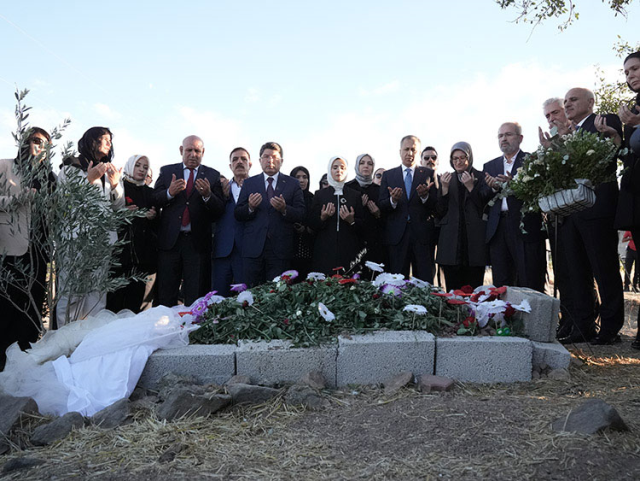 Three Ministers visit Narin's grave in Diyarbakır