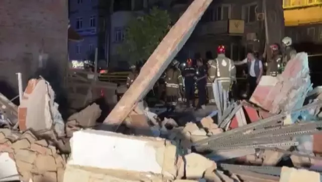 A three-story building collapsed in Fatih! First statement from the governorship.