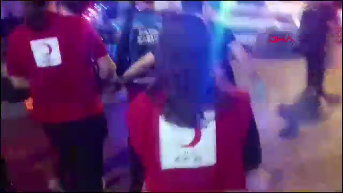 Fatih'te 3 Katlı Bina Çöktü, Enkaz Altında Kalanlar Var