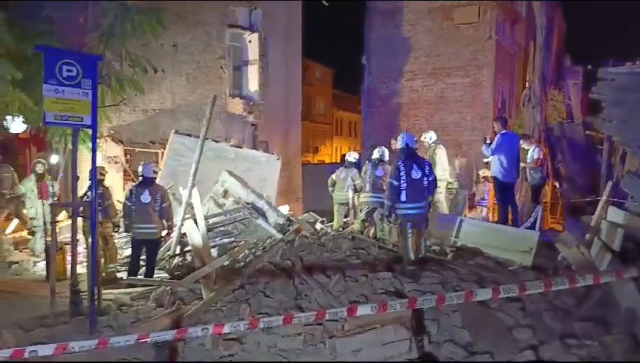 A three-story building collapsed in Fatih! First statement from the governorship