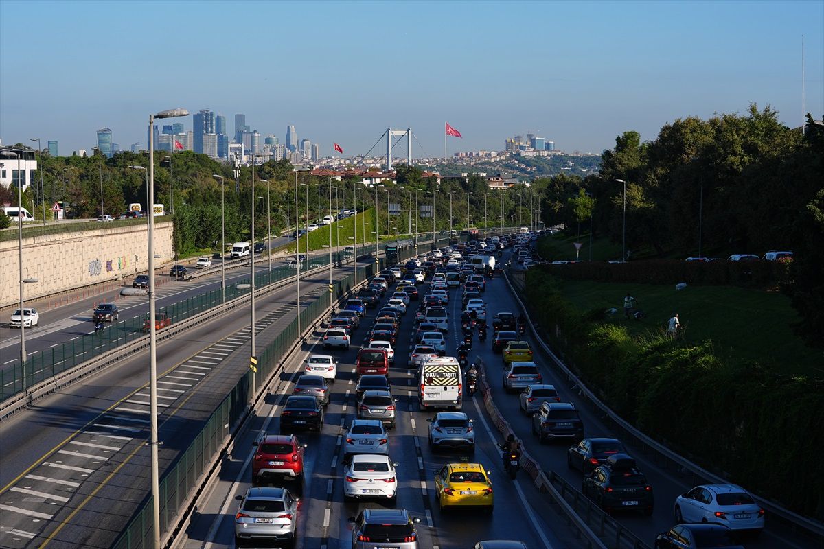 İstanbul'da Okul Dönüşü Trafik Yoğunluğu Artıyor