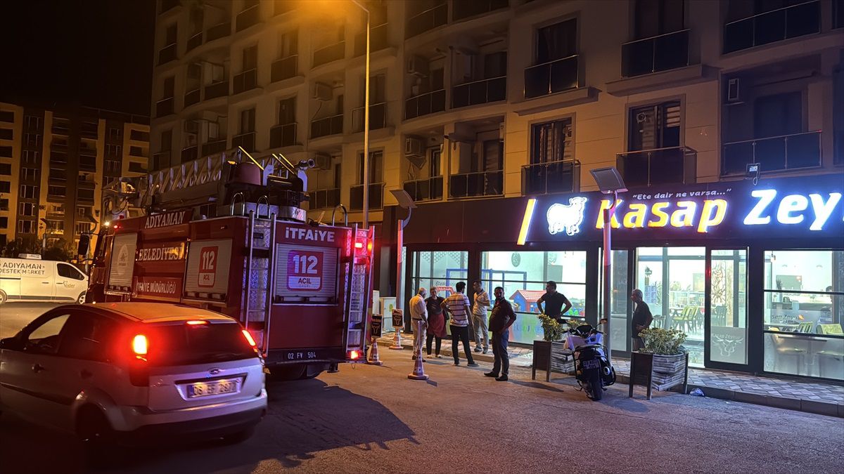 Adıyaman'da 7 katlı binada çıkan baca yangını söndürüldü, 2 kişi dumandan etkilendi