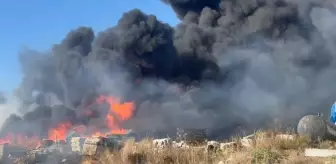 Arnavutköy'de Depoda Yangın Çıktı