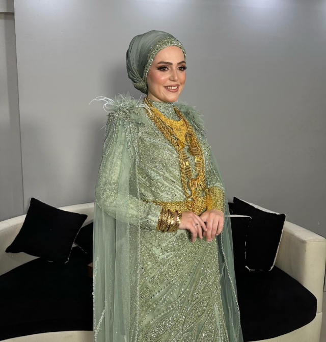 Nevra Bilem, a close friend of Dilan Polat, wearing kilos of gold and showing off