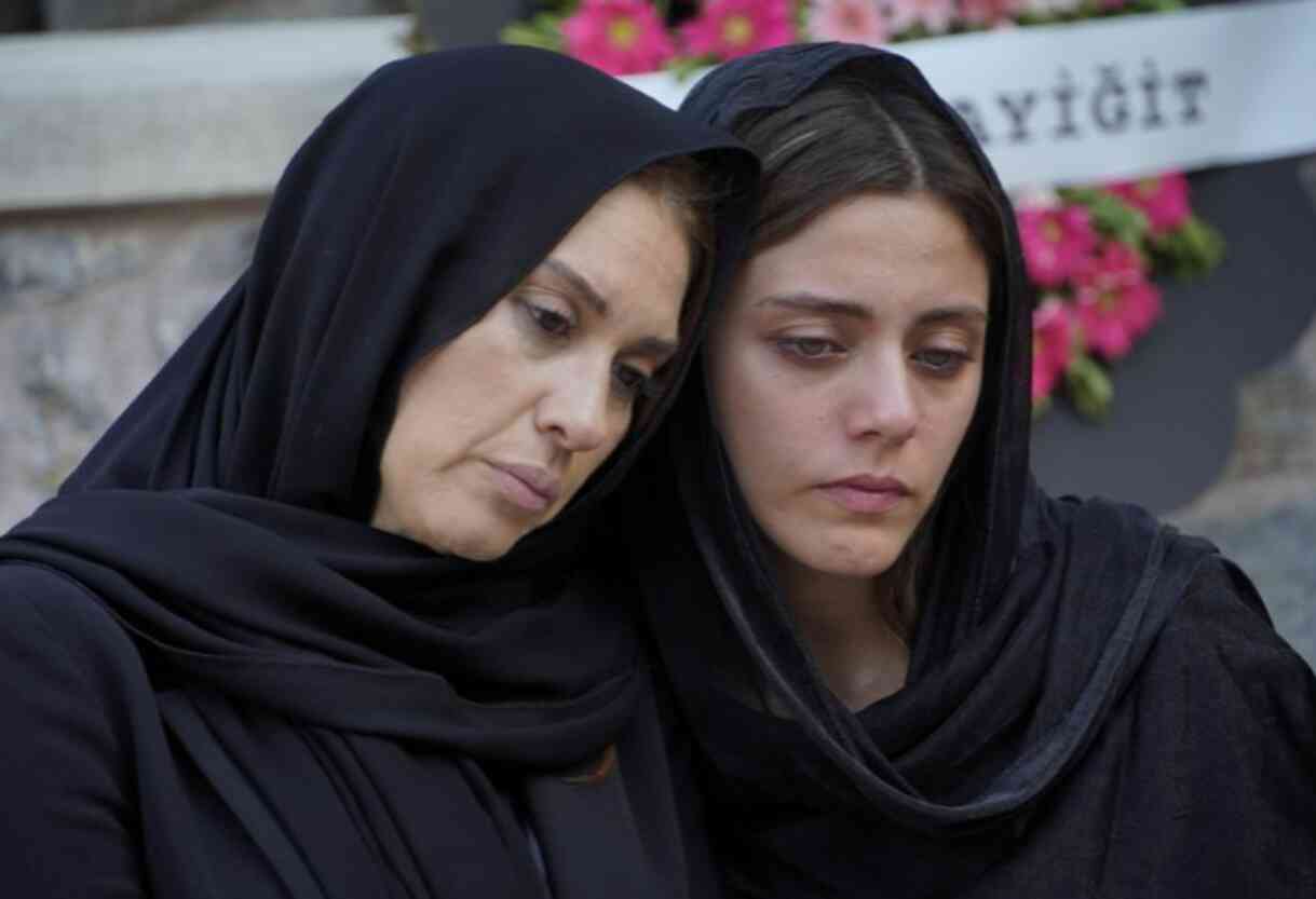 KIZILCIK ŞERBETİ İZLE! Show TV Kızılcık Şerbeti 3. Sezon ilk bölüm fragmanı yayınlandı mı?