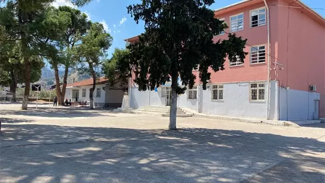 An 11-year-old child who fell ill during physical education class in Manisa has passed away.