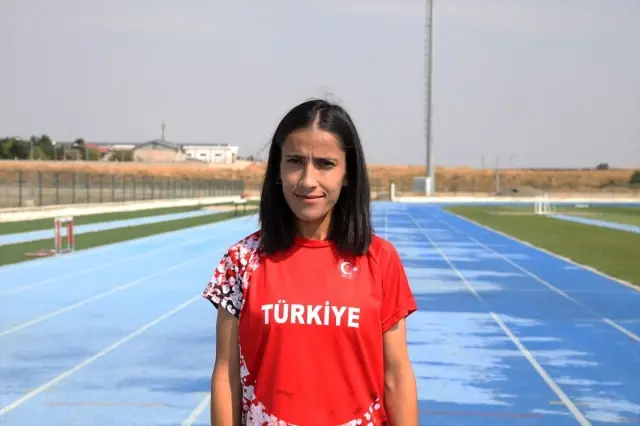 National athlete Derya Kunur became the champion despite falling to the ground.