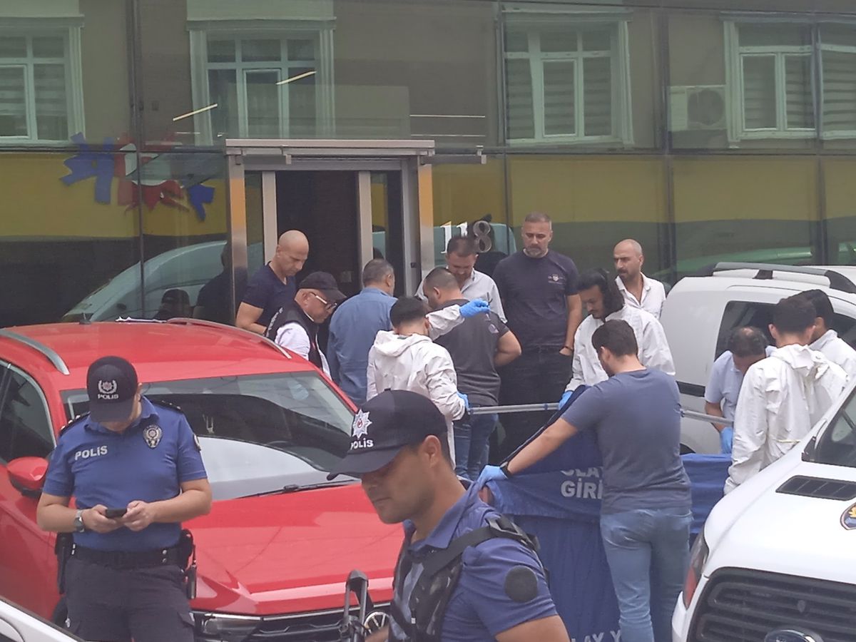 Üsküdar'da Kozmetik Ürünleri Satıcısına Silahlı Saldırı: 1 Ölü