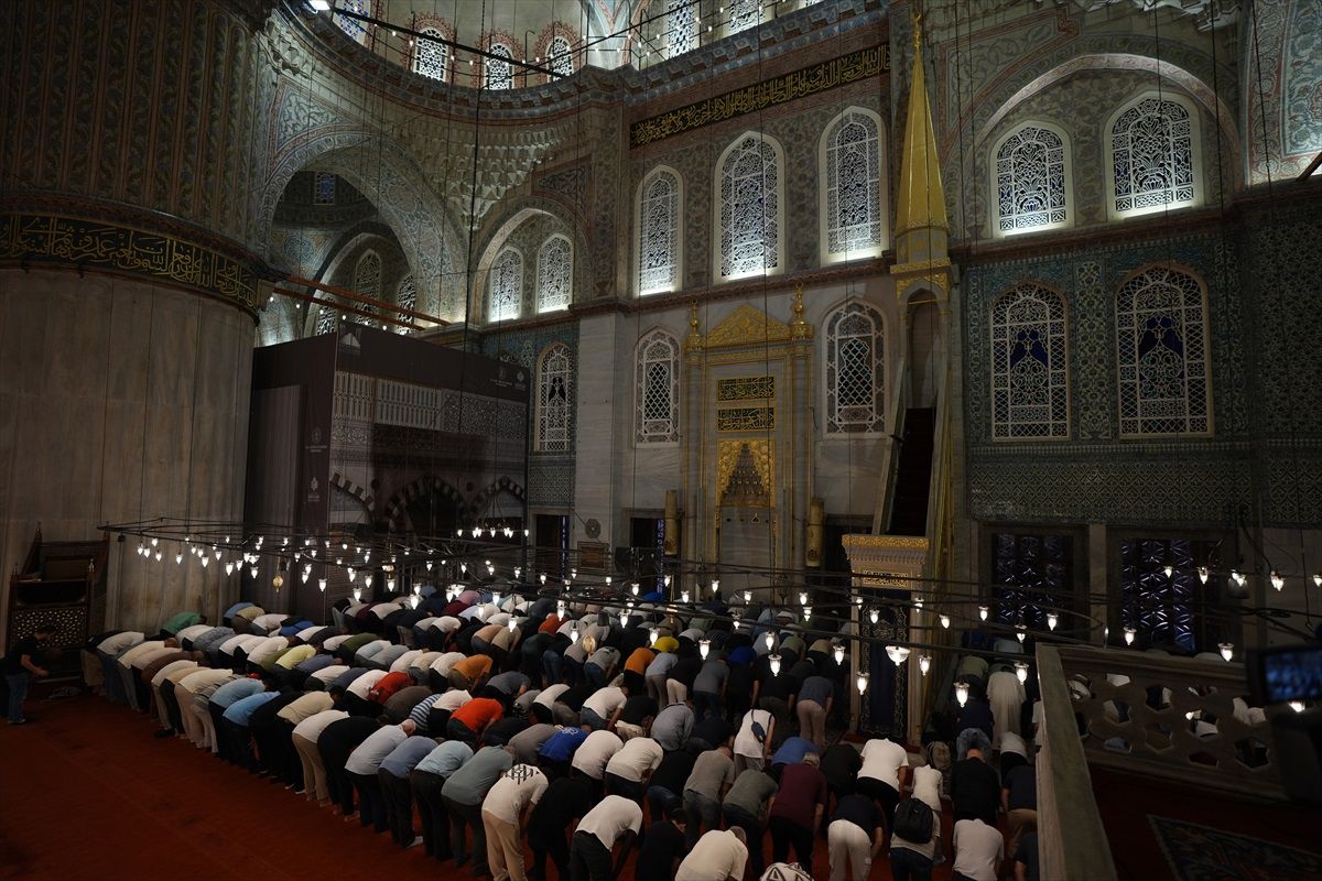 İstanbul'da Mevlit Kandili Coşkusu