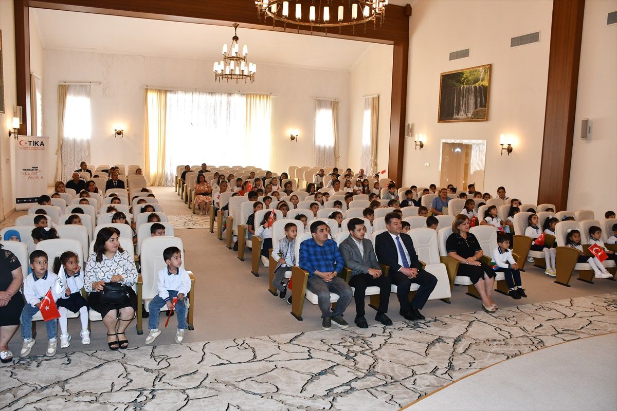 TİKA, Azerbaycan'da 500 Öğrenciye Okul Malzemesi Dağıttı