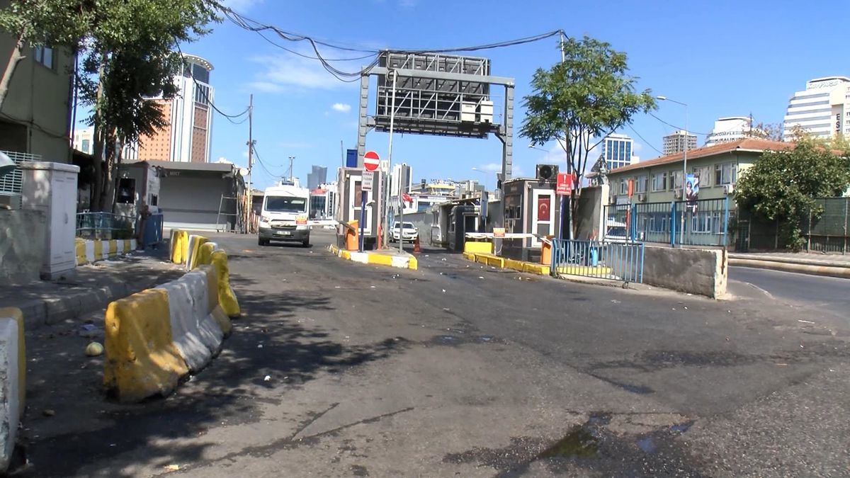 Ataşehir'de Esnaf Arasında Park Yüzünden Kavga: 5 Yaralı, 8 Gözaltı