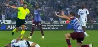 Dev maçta tarihe geçen kırmızı kart! Trabzonspor, Beşiktaş karşısında 10 kişi kaldı