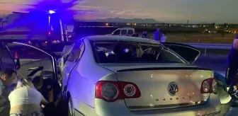 Antalya'da düğüne giden ailenin otomobili su tankeriyle çarpıştı: 3 ölü