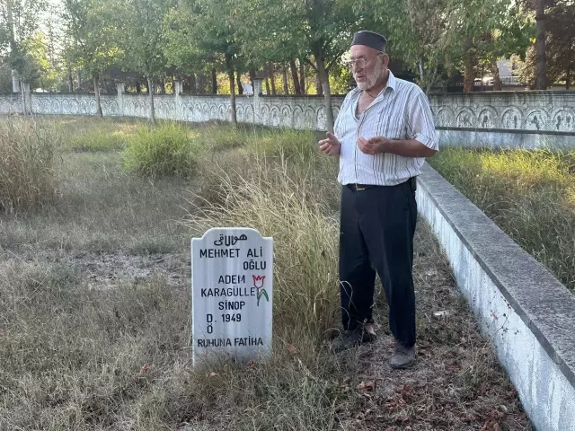 After seeing the dream, he had his own tombstone made and prayed at its head.