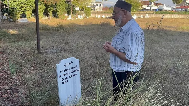 He had his own tombstone made and prayed in front of it after seeing a dream